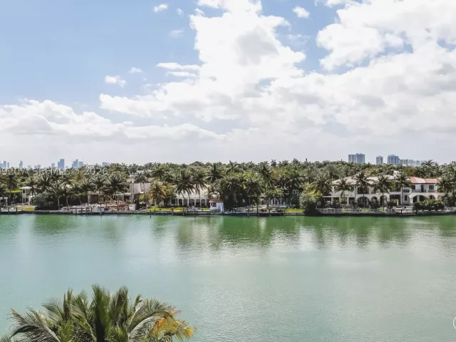 2-bedroom condo for rent in Miami Beach - 6620 Indian Creek Dr 516 - MondialRealty