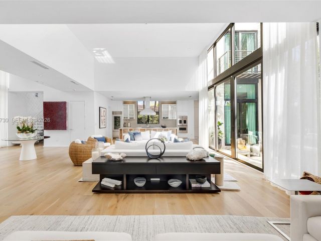 4-bedroom home for sale in Miami Beach - 4515 N Michigan Ave - MondialRealty