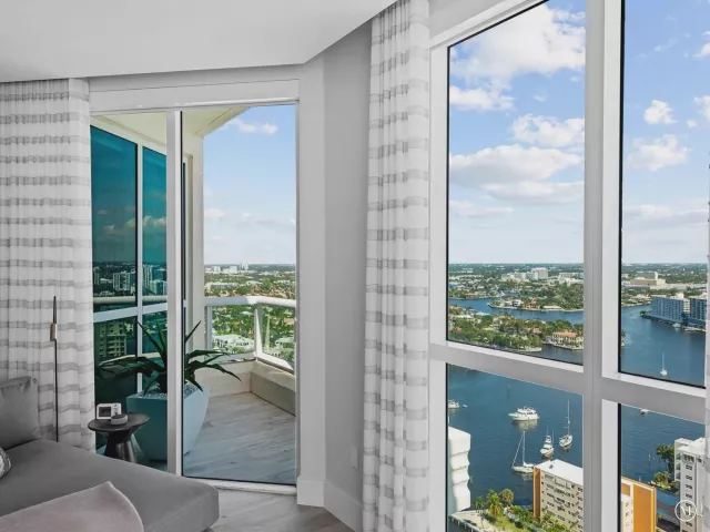 3-bedroom condo for sale in Fort Lauderdale - 101 S Fort Lauderdale Beach Boulevard 2905 - MondialRealty