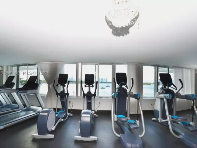 1-bedroom condo for rent in Miami Beach - 1100 West Ave 409 - MondialRealty