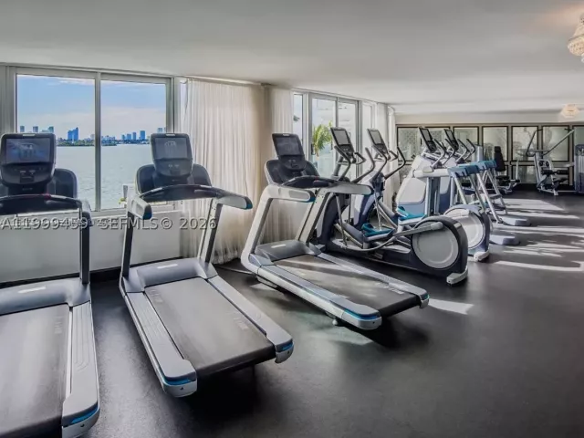 1-bedroom condo for rent in Miami Beach - 1100 West Ave 409 - MondialRealty