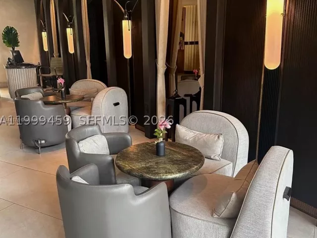 1-bedroom condo for rent in Miami Beach - 1100 West Ave 409 - MondialRealty