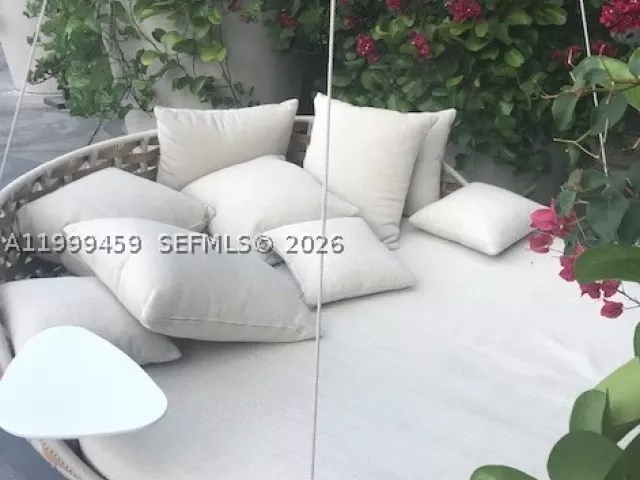 1-bedroom condo for rent in Miami Beach - 1100 West Ave 409 - MondialRealty