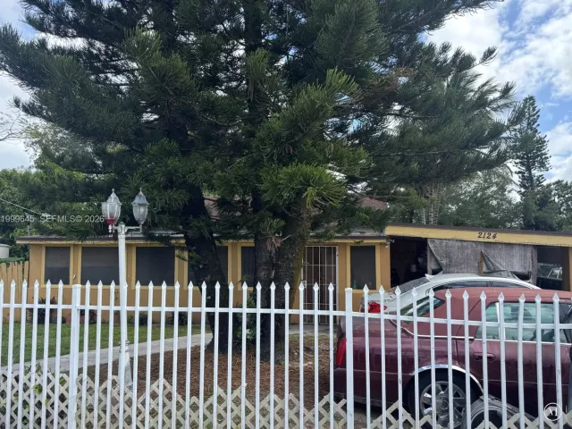 2-bedroom home for sale in Miami - 2124 NW 81st St - MondialRealty