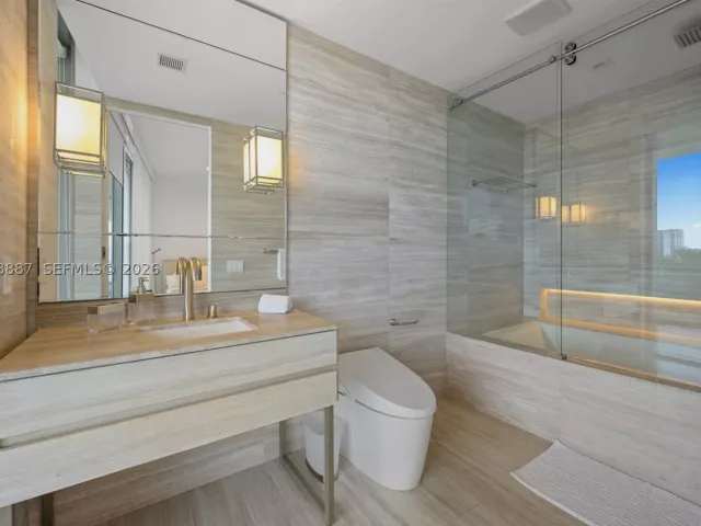 2-bedroom condo for sale in Sunny Isles Beach - 18975 Collins Ave 605 - MondialRealty