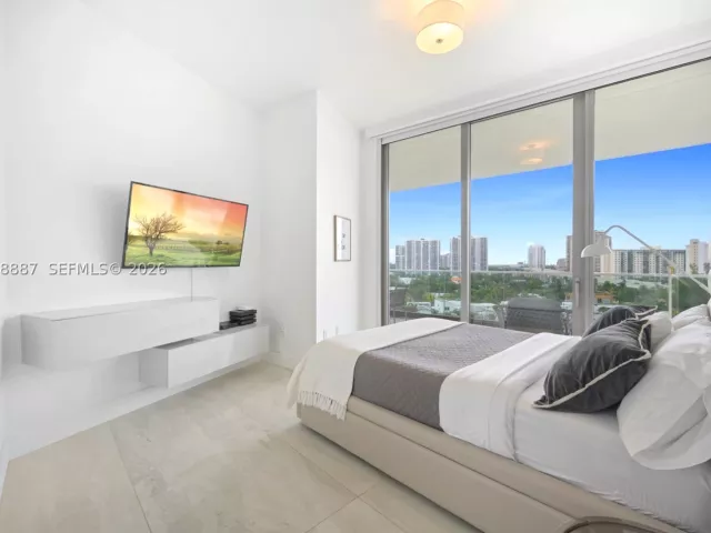2-bedroom condo for sale in Sunny Isles Beach - 18975 Collins Ave 605 - MondialRealty