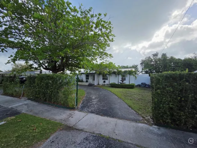 3-bedroom home for sale in Miami - 13825 Monroe St - MondialRealty