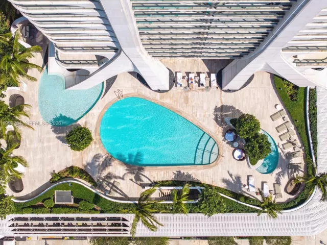 6-bedroom condo for rent in Miami - 1000 Biscayne Blvd 1201 - MondialRealty