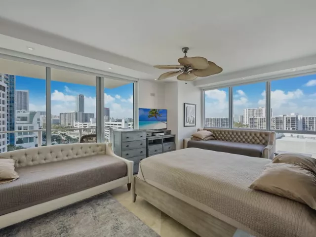3-bedroom condo for rent in Hollywood - 3101 S Ocean Drive 902 - MondialRealty