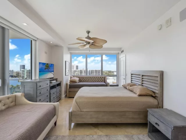 3-bedroom condo for rent in Hollywood - 3101 S Ocean Drive 902 - MondialRealty