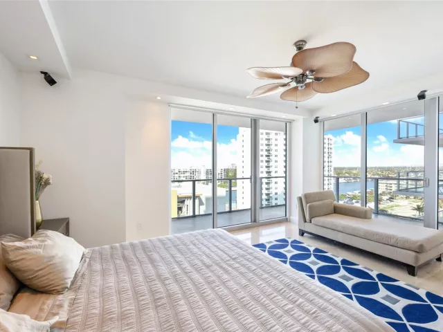 3-bedroom condo for rent in Hollywood - 3101 S Ocean Drive 902 - MondialRealty