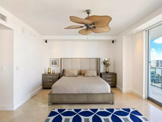 3-bedroom condo for rent in Hollywood - 3101 S Ocean Drive 902 - MondialRealty
