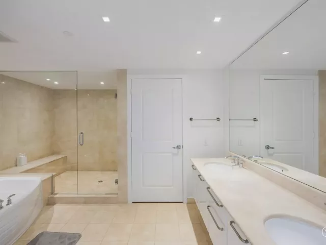 3-bedroom condo for rent in Hollywood - 3101 S Ocean Drive 902 - MondialRealty