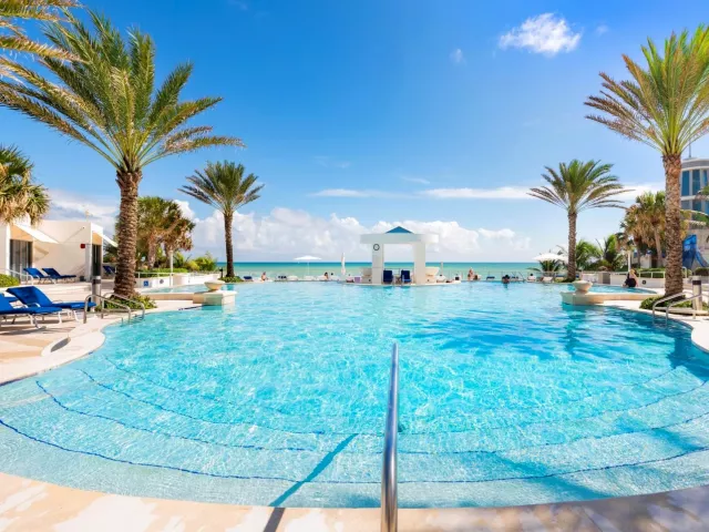 3-bedroom condo for rent in Hollywood - 3101 S Ocean Drive 902 - MondialRealty