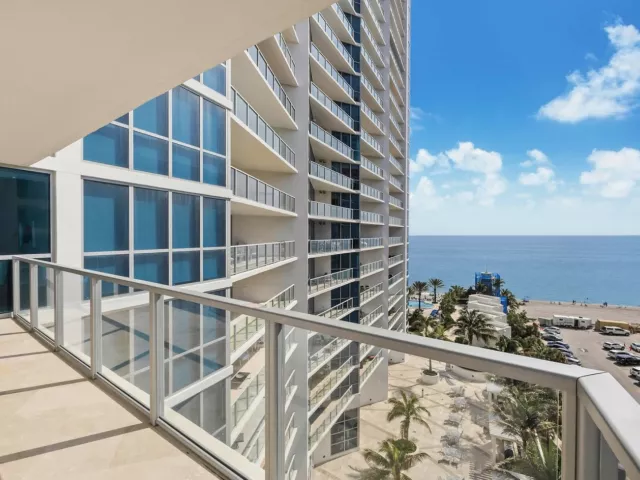 3-bedroom condo for rent in Hollywood - 3101 S Ocean Drive 902 - MondialRealty