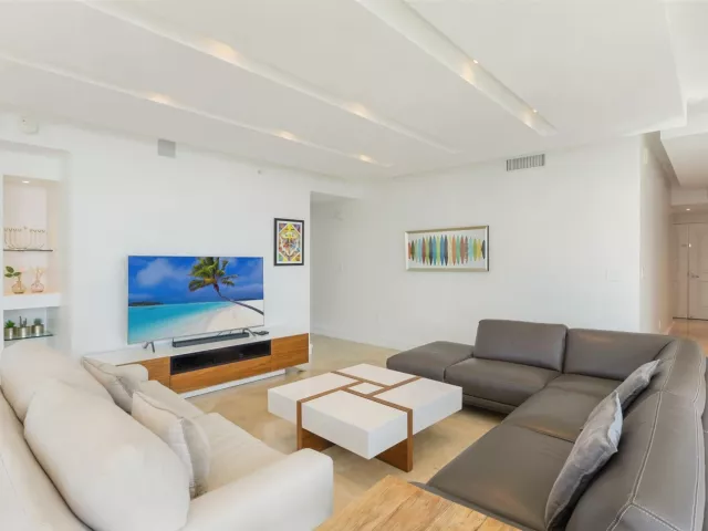 3-bedroom condo for rent in Hollywood - 3101 S Ocean Drive 902 - MondialRealty