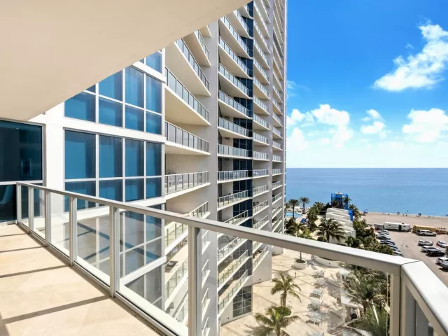 3-bedroom condo for rent in Hollywood - 3101 S Ocean Drive 902 - MondialRealty