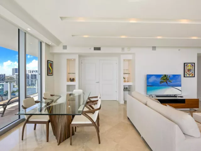 3-bedroom condo for rent in Hollywood - 3101 S Ocean Drive 902 - MondialRealty
