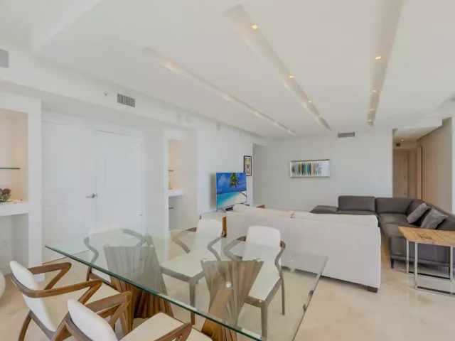 3-bedroom condo for rent in Hollywood - 3101 S Ocean Drive 902 - MondialRealty
