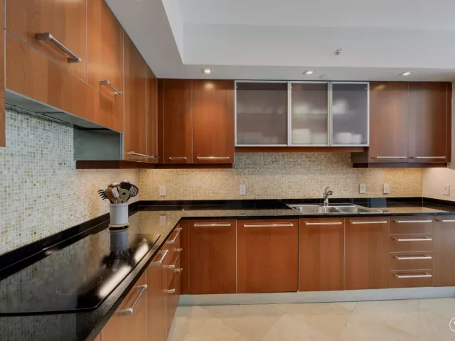 3-bedroom condo for rent in Hollywood - 3101 S Ocean Drive 902 - MondialRealty