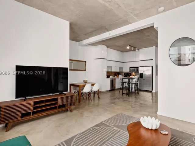 1-bedroom condo for rent in Miami - 234 NE 3rd St 1704 - MondialRealty