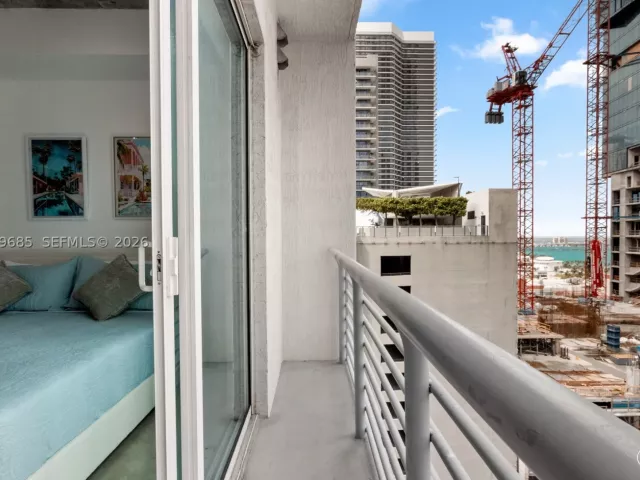 1-bedroom condo for rent in Miami - 234 NE 3rd St 1704 - MondialRealty