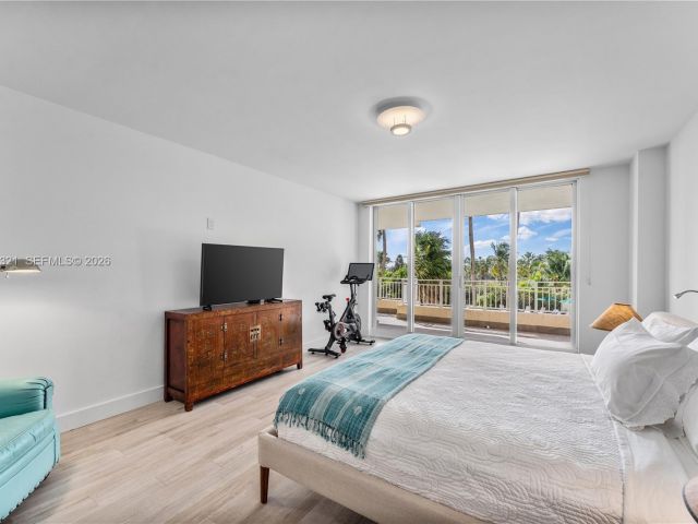 3-bedroom condo for sale in Key Biscayne - 791 Crandon Blvd 405 - MondialRealty