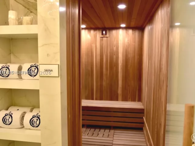 3-bedroom condo for rent in Sunny Isles Beach - 17475 Collins Ave 2802 - MondialRealty