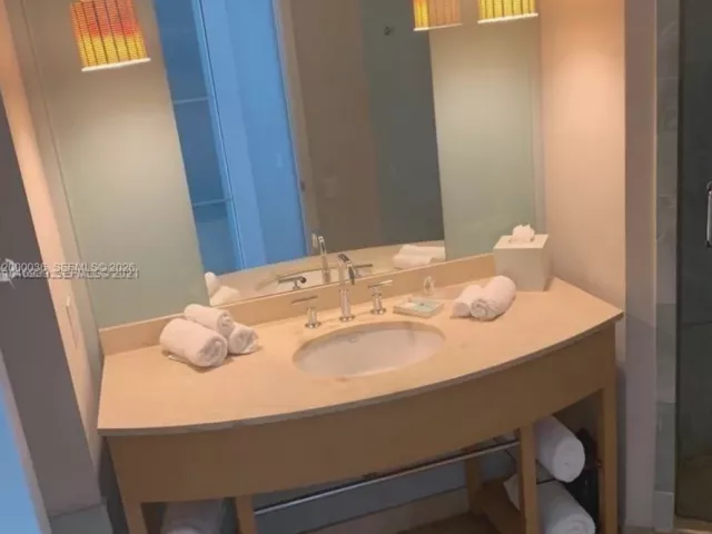 2-bedroom condo for sale in Sunny Isles Beach - 18683 Collins Ave 508 - MondialRealty