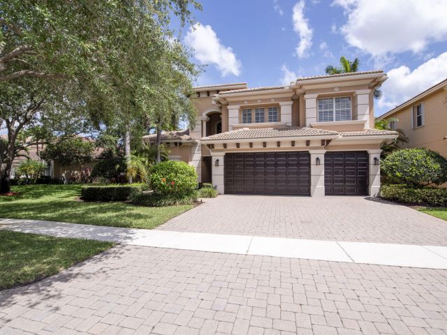 5-bedroom home for sale in West Palm Beach - 8801 Wellington View Drive - MondialRealty