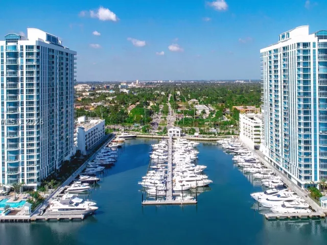 2-bedroom condo for rent in North Miami Beach - 17301 Biscayne Blvd 308 - MondialRealty