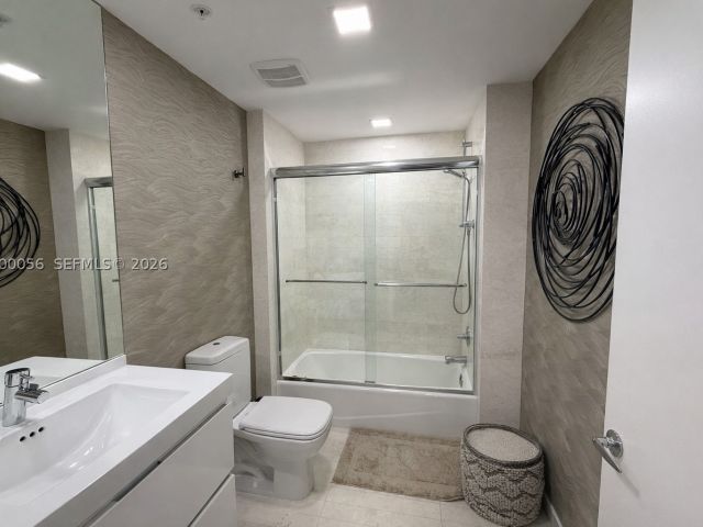 2-bedroom condo for rent in North Miami Beach - 17301 Biscayne Blvd 308 - MondialRealty