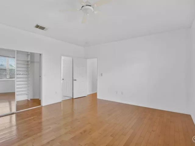 5-bedroom home for sale in Pembroke Pines - 19018 NW 23rd Pl - MondialRealty