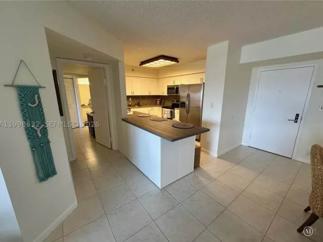 2-bedroom condo for rent in Aventura - 3530 Mystic Pointe Dr 2607 - MondialRealty