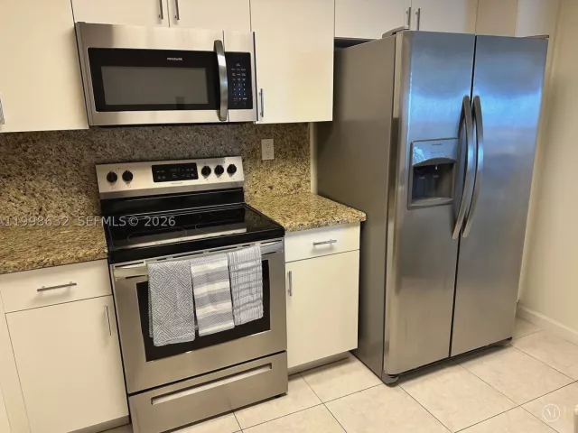 2-bedroom condo for rent in Aventura - 3530 Mystic Pointe Dr 2607 - MondialRealty