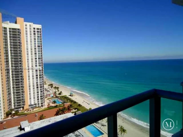 1-bedroom condo for sale in Sunny Isles Beach - 18683 COLLINS AV 2306 - MondialRealty
