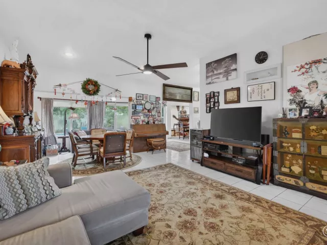 4-bedroom home for sale in Fort Lauderdale - 1935 SE 25th Avenue - MondialRealty