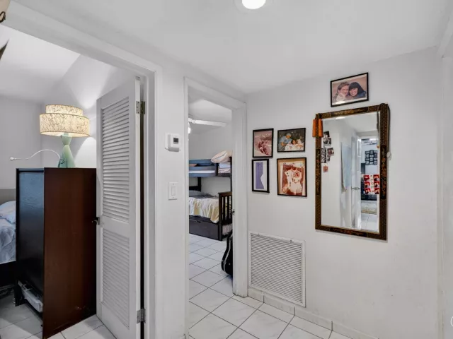 4-bedroom home for sale in Fort Lauderdale - 1935 SE 25th Avenue - MondialRealty