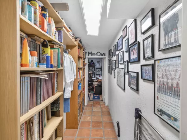 4-bedroom home for sale in Fort Lauderdale - 1935 SE 25th Avenue - MondialRealty