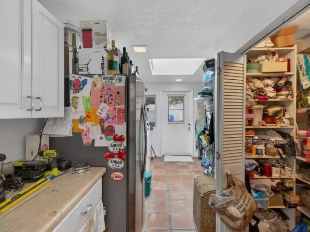 4-bedroom home for sale in Fort Lauderdale - 1935 SE 25th Avenue - MondialRealty