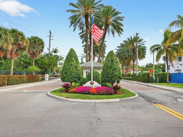 4-bedroom home for sale in Fort Lauderdale - 1935 SE 25th Avenue - MondialRealty
