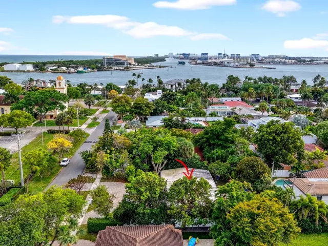 4-bedroom home for sale in Fort Lauderdale - 1935 SE 25th Avenue - MondialRealty