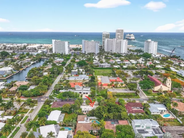 4-bedroom home for sale in Fort Lauderdale - 1935 SE 25th Avenue - MondialRealty