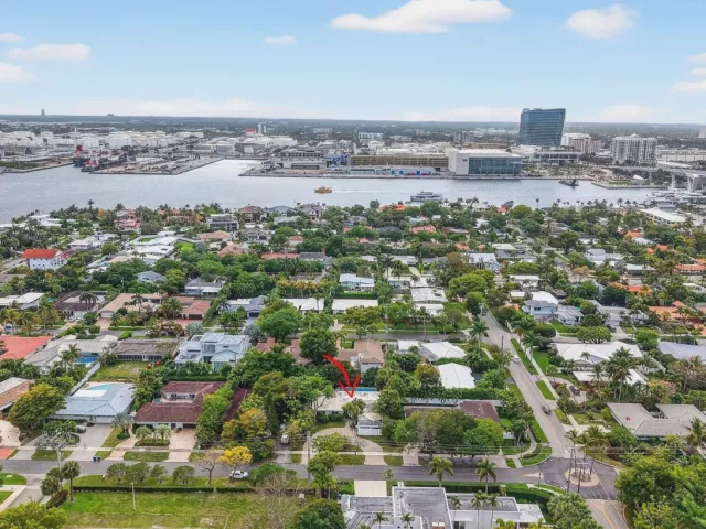 4-bedroom home for sale in Fort Lauderdale - 1935 SE 25th Avenue - MondialRealty