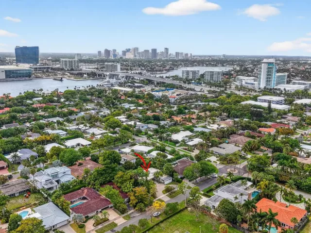 4-bedroom home for sale in Fort Lauderdale - 1935 SE 25th Avenue - MondialRealty