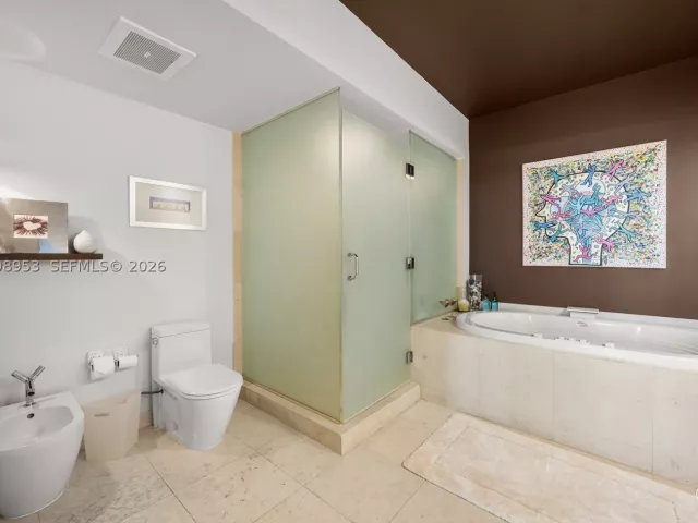 2-bedroom condo for rent in Miami Beach - 450 Alton Rd 704 - MondialRealty