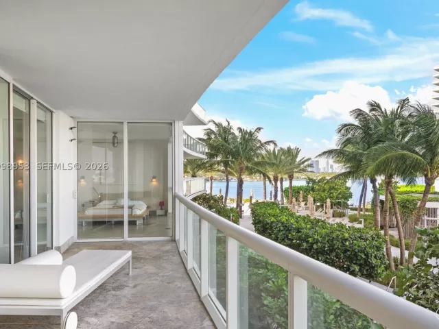 2-bedroom condo for rent in Miami Beach - 450 Alton Rd 704 - MondialRealty
