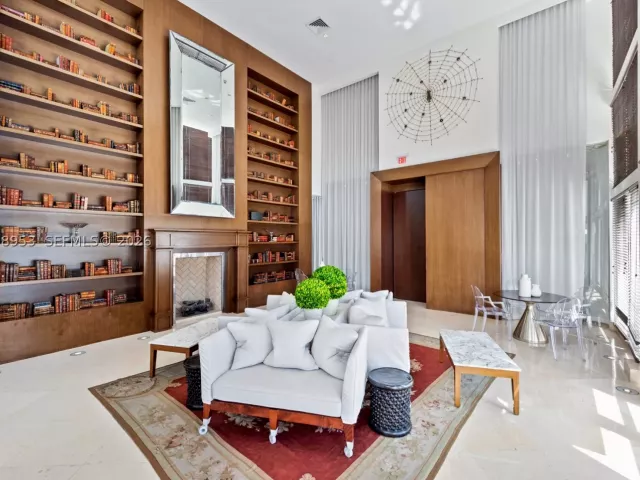 2-bedroom condo for rent in Miami Beach - 450 Alton Rd 704 - MondialRealty