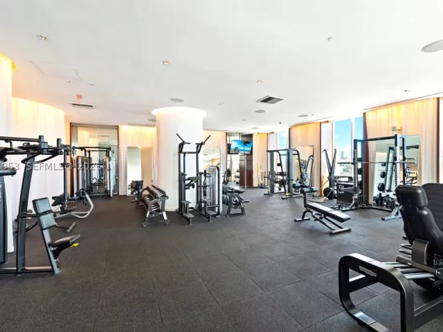 2-bedroom condo for rent in Miami Beach - 450 Alton Rd 704 - MondialRealty