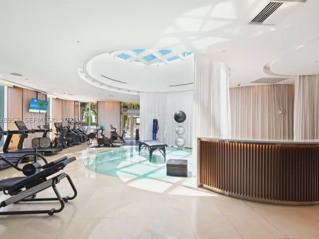2-bedroom condo for rent in Miami Beach - 450 Alton Rd 704 - MondialRealty